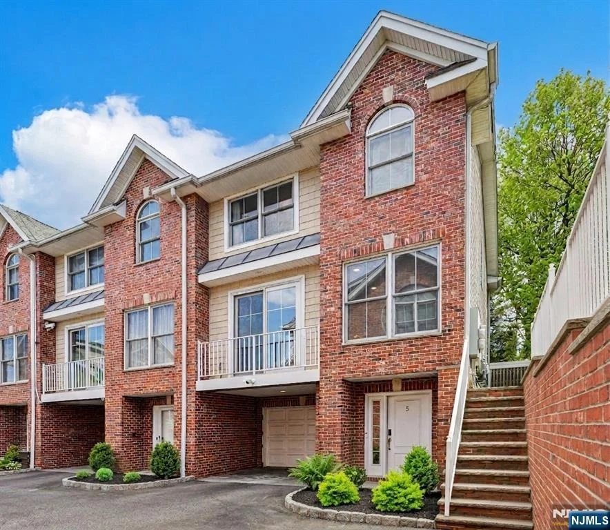 Unit for sale at 422 Hillside, Palisades Park, NJ 07650