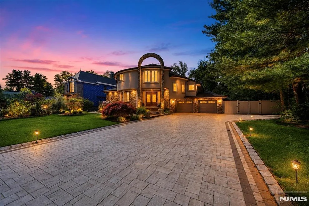 Unit for sale at 290 Dunkerhook, Paramus, NJ 07652