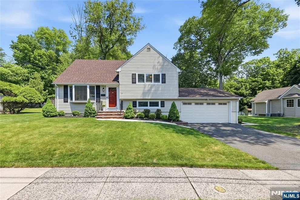 Unit for sale at 77 White Pond, Waldwick, NJ 07463