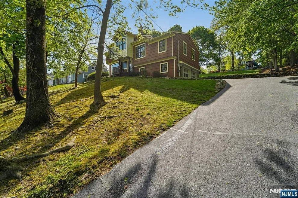Unit for sale at 95 Knollton, Allendale, NJ 07401