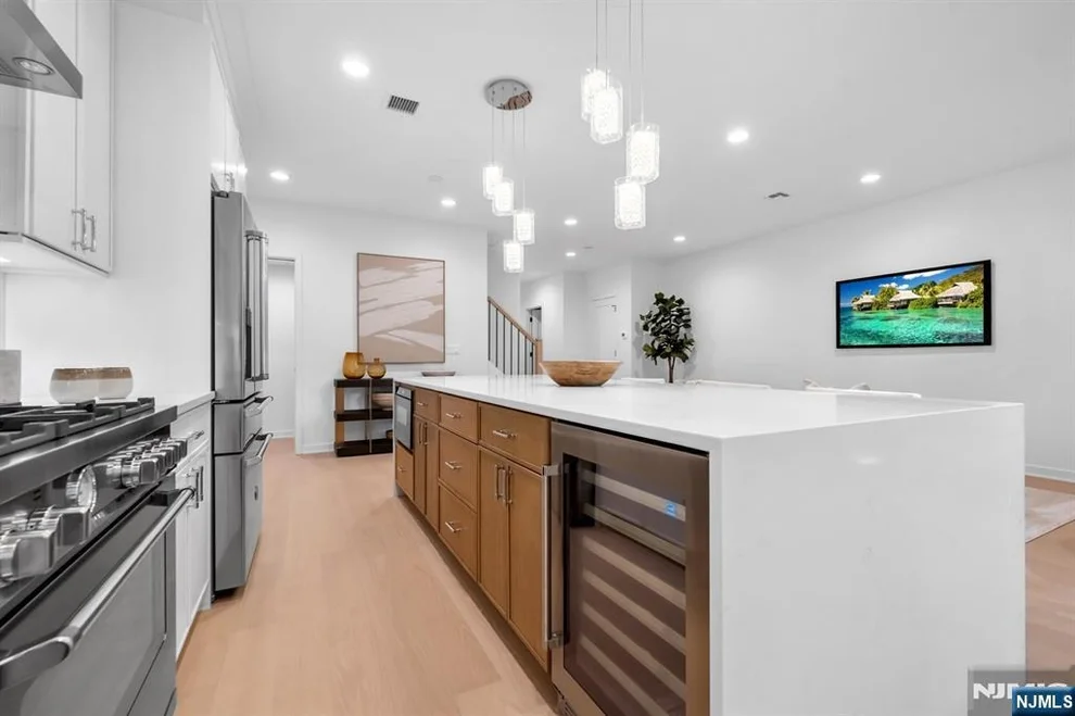 Unit for sale at 11 Fey, Oradell, NJ 07649