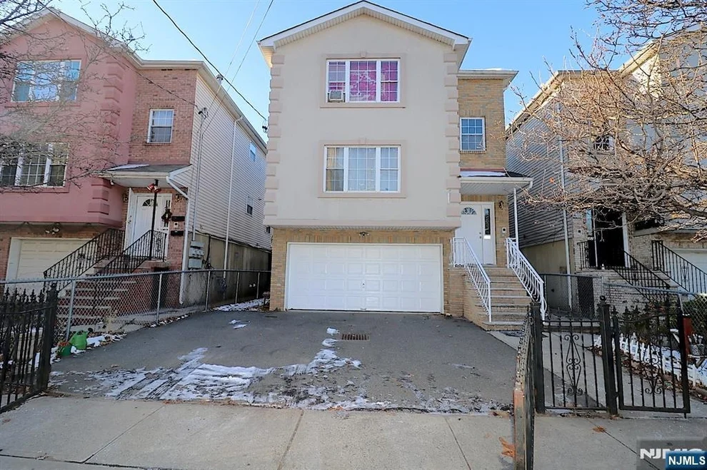 Unit for sale at 580 3rd, Newark, NJ 07107