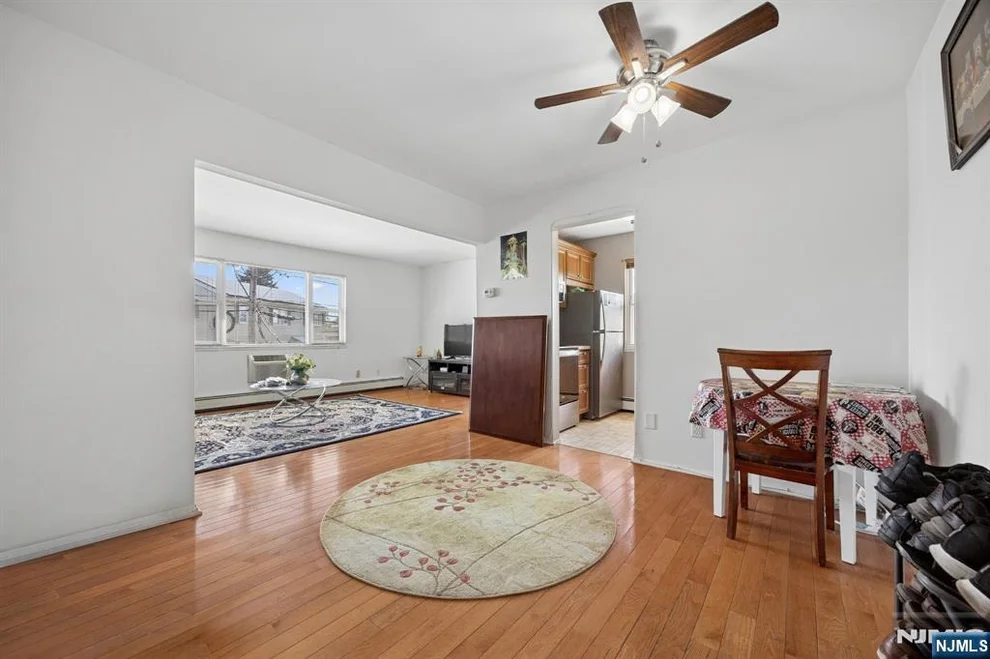 Photo of 747 Riverside Avenue, Lyndhurst, NJ 07071