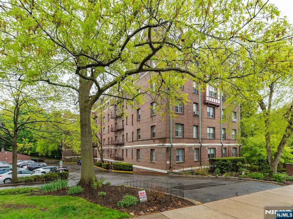 Unit for sale at 100 E Palisade, Englewood, NJ 07631