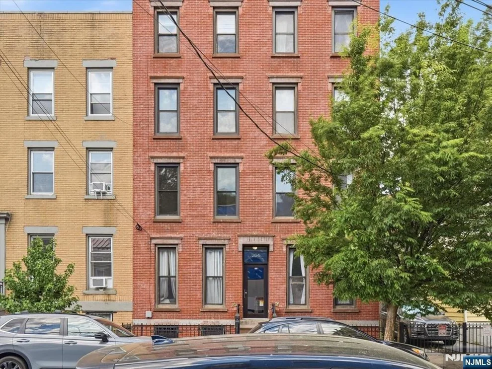 Unit for sale at 264 3rd, Jersey City, NJ 07302