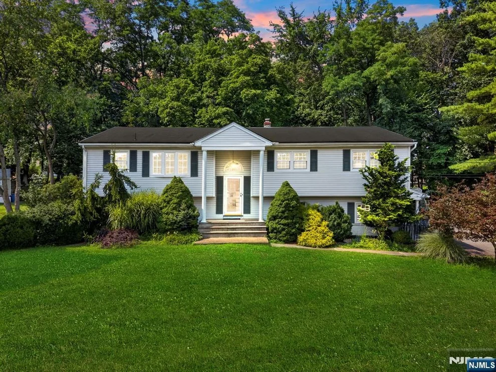 Unit for sale at 13 Friar, Wayne, NJ 07470