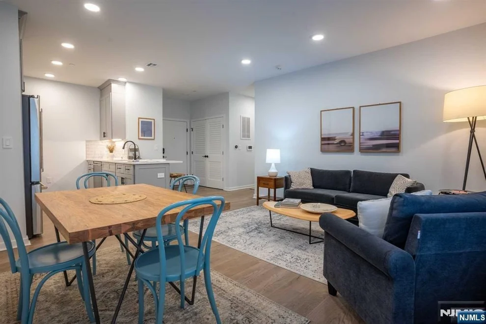 Unit for sale at 660 Bloomfield, Bloomfield, NJ 07003