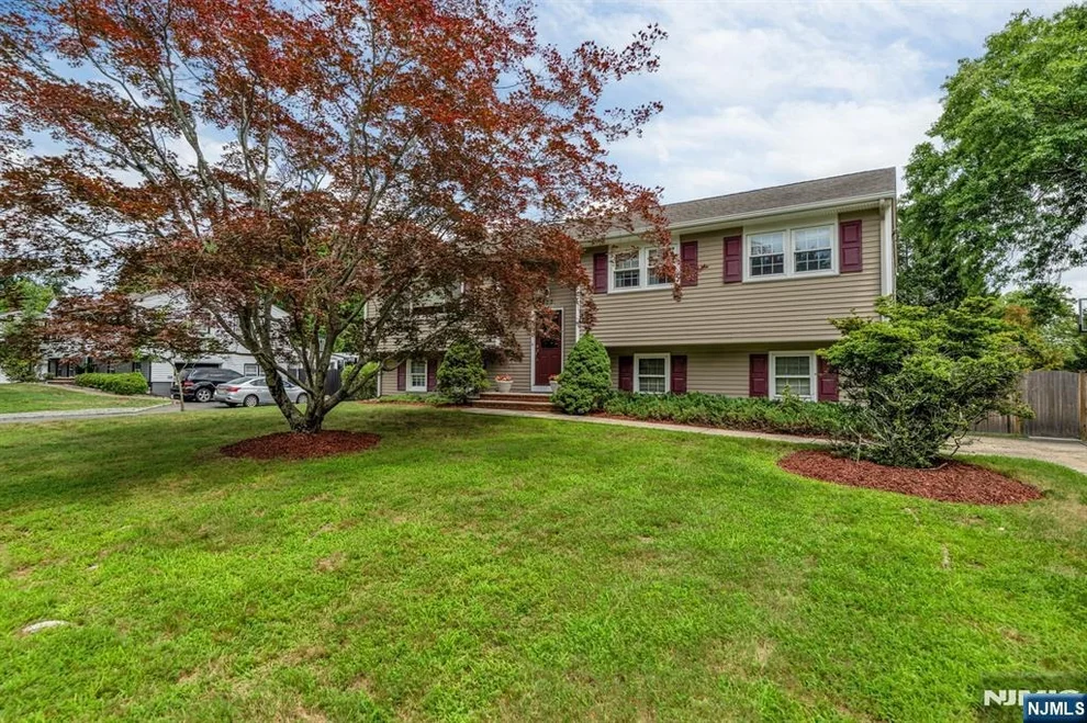Unit for sale at 328 Ruckman, Hillsdale, NJ 07642