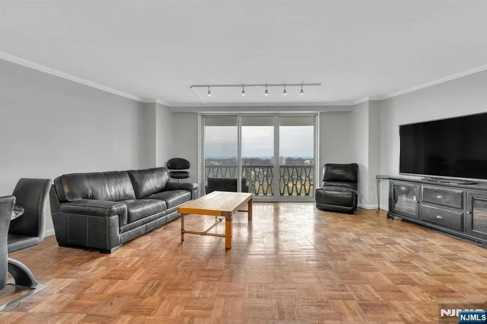 Unit for sale at 2000 Linwood, Fort Lee, NJ 07024