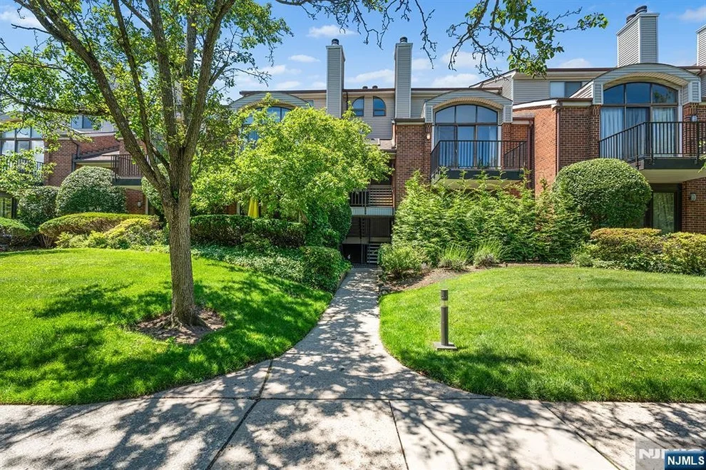 Unit for sale at 8 Wadsworth, Teaneck, NJ 07666