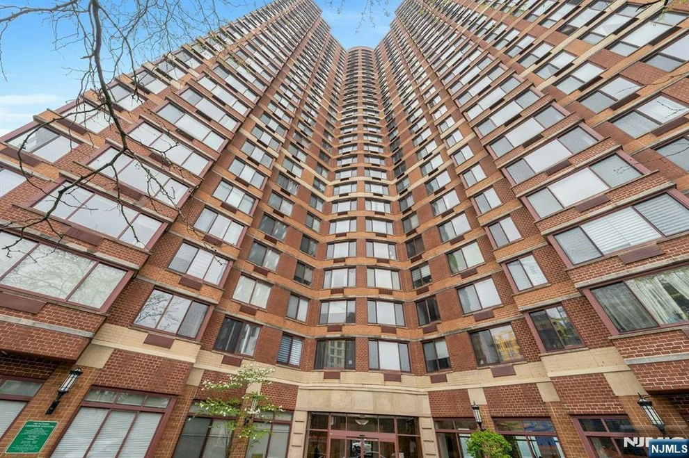 Unit for sale at 100 Old Palisade, Fort Lee, NJ 07024