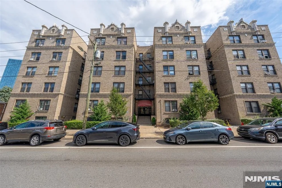Unit for sale at 2700 John F Kennedy, Jersey City, NJ 07306