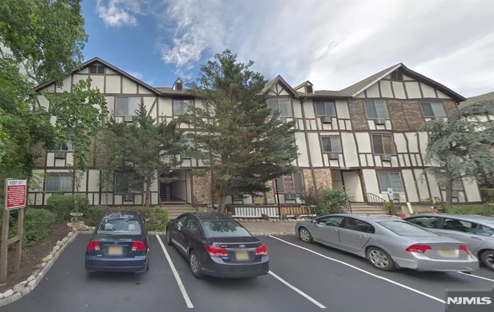 Unit for sale at 2004 Hawthorne, Mahwah, NJ 07430