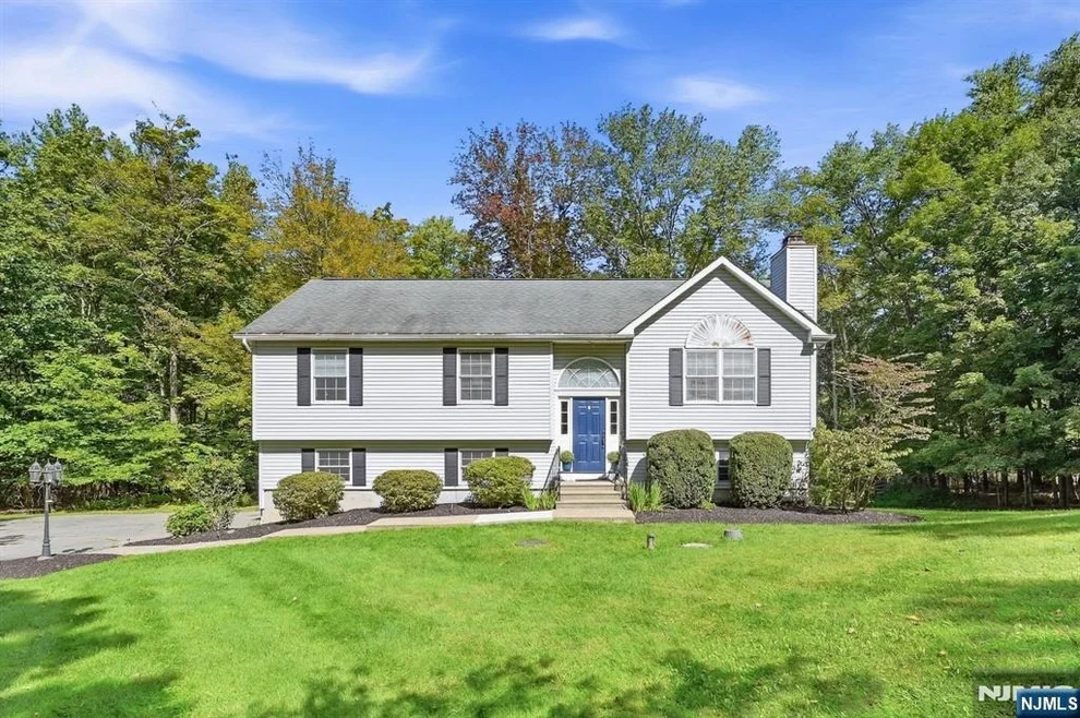 Unit for sale at 46 Melinda, Vernon, NJ 07421