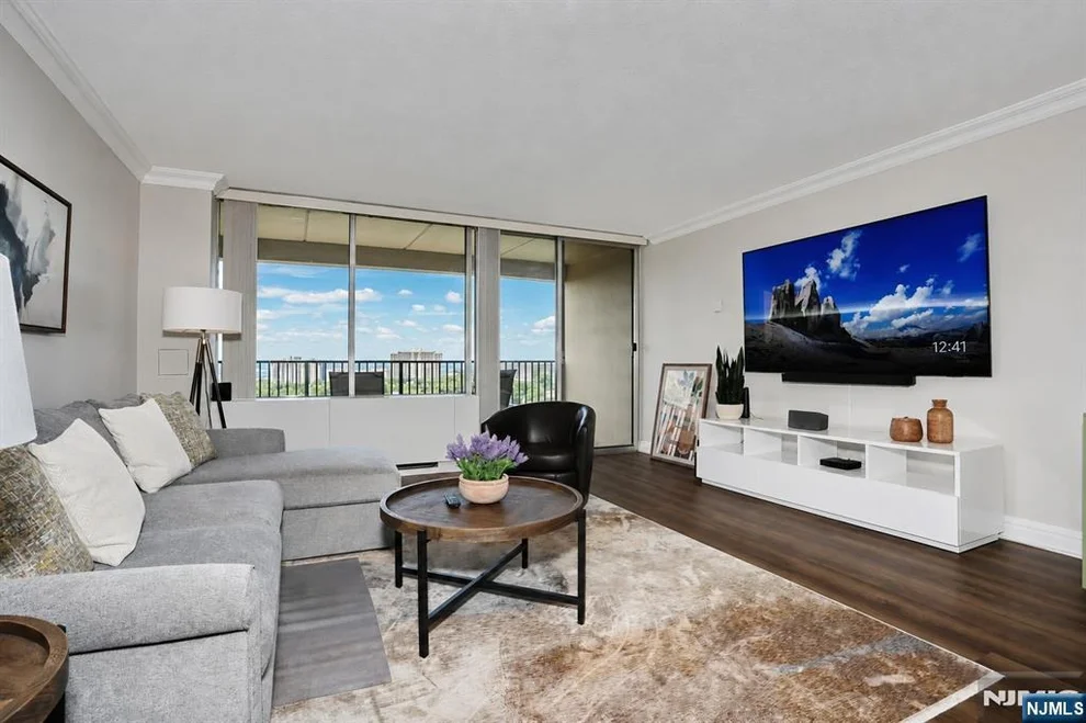 Unit for sale at 6 Horizon, Fort Lee, NJ 07024