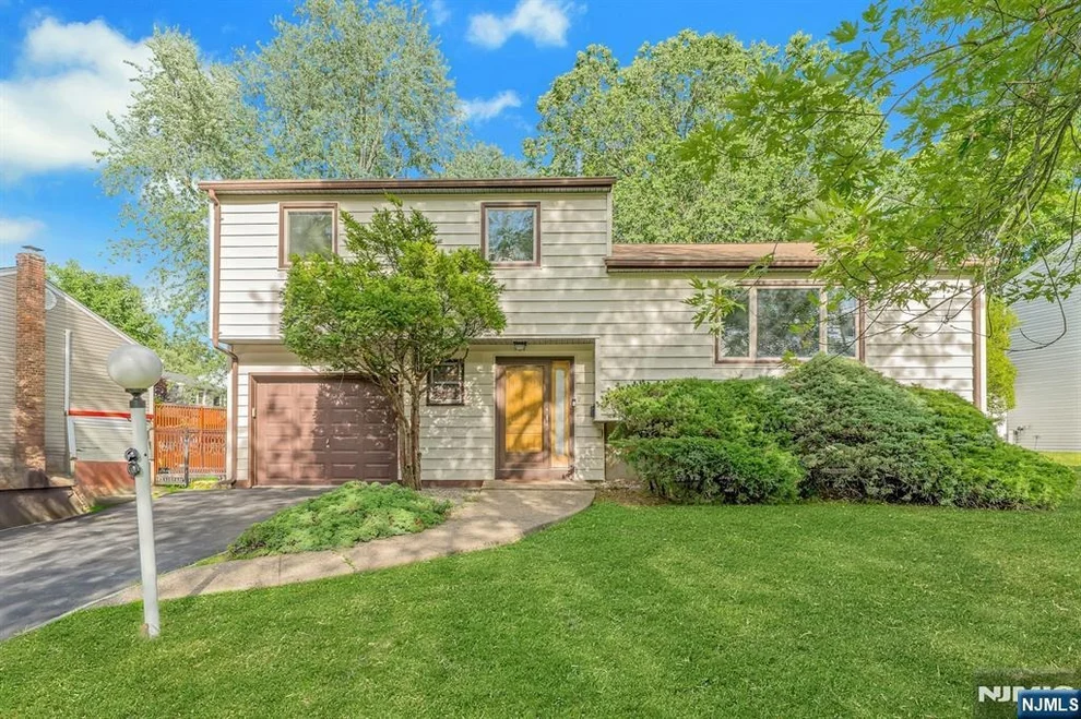 Unit for sale at 8 Marlo, Livingston, NJ 07039
