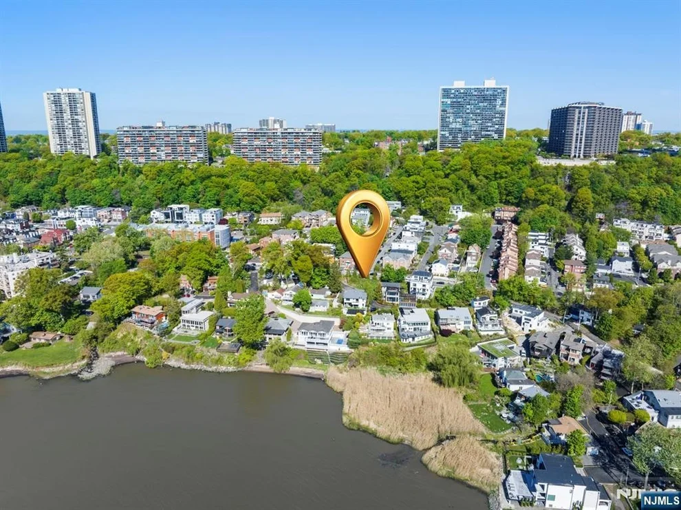 Unit for sale at 5 Vista, Edgewater, NJ 07020