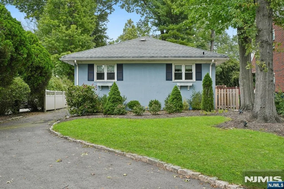 Unit for sale at 15 Lessing, West Orange, NJ 07052