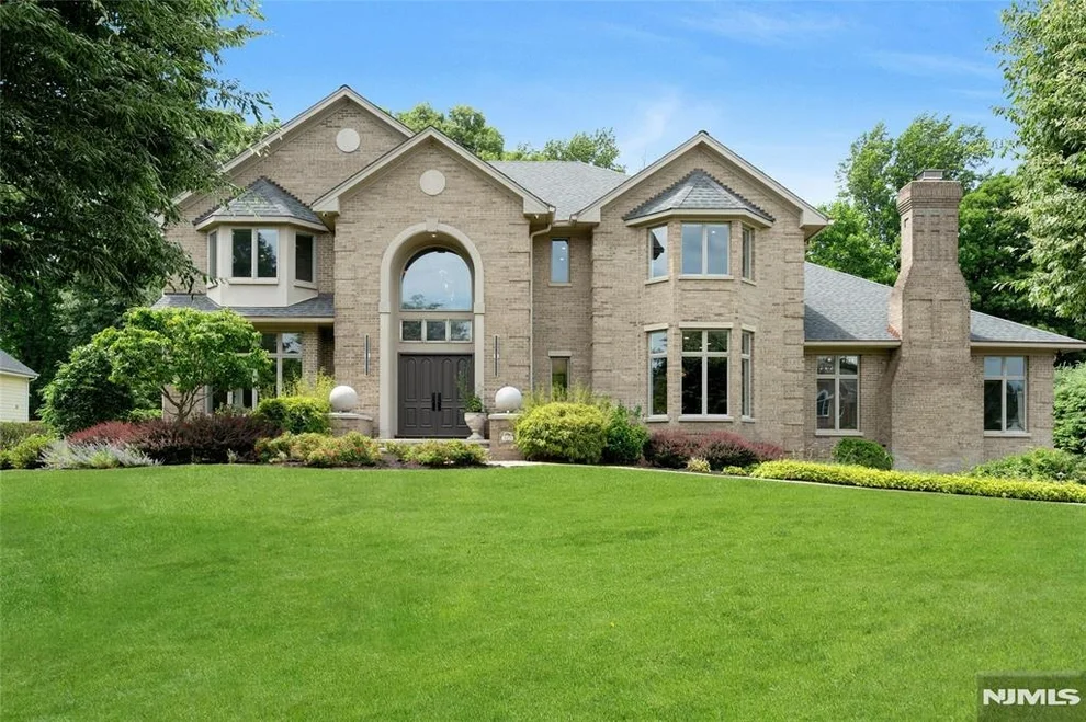 Unit for sale at 527 Lydia, Wyckoff, NJ 07481