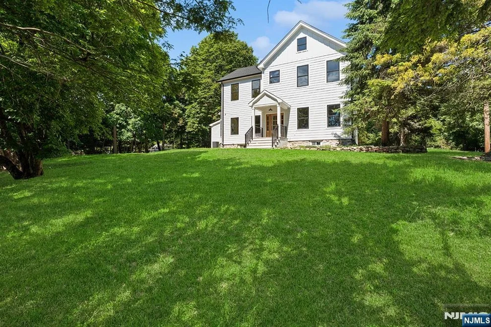 Unit for sale at 175 Crescent, Allendale, NJ 07401