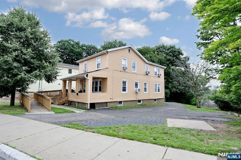 Unit for sale at 3 S Farview, Paramus, NJ 07652