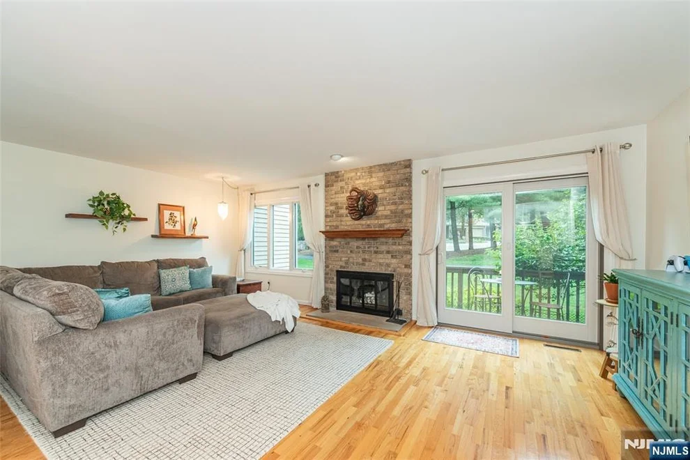 Unit for sale at 122 Macleish, Mahwah, NJ 07430