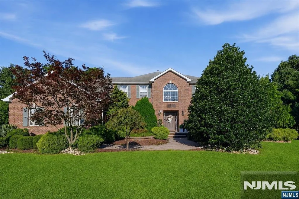 Unit for sale at 2 Butternut, Monroe, NJ 08831