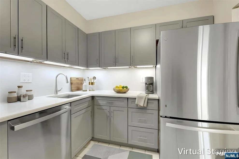 Unit for sale at 2000 Linwood, Fort Lee, NJ 07024