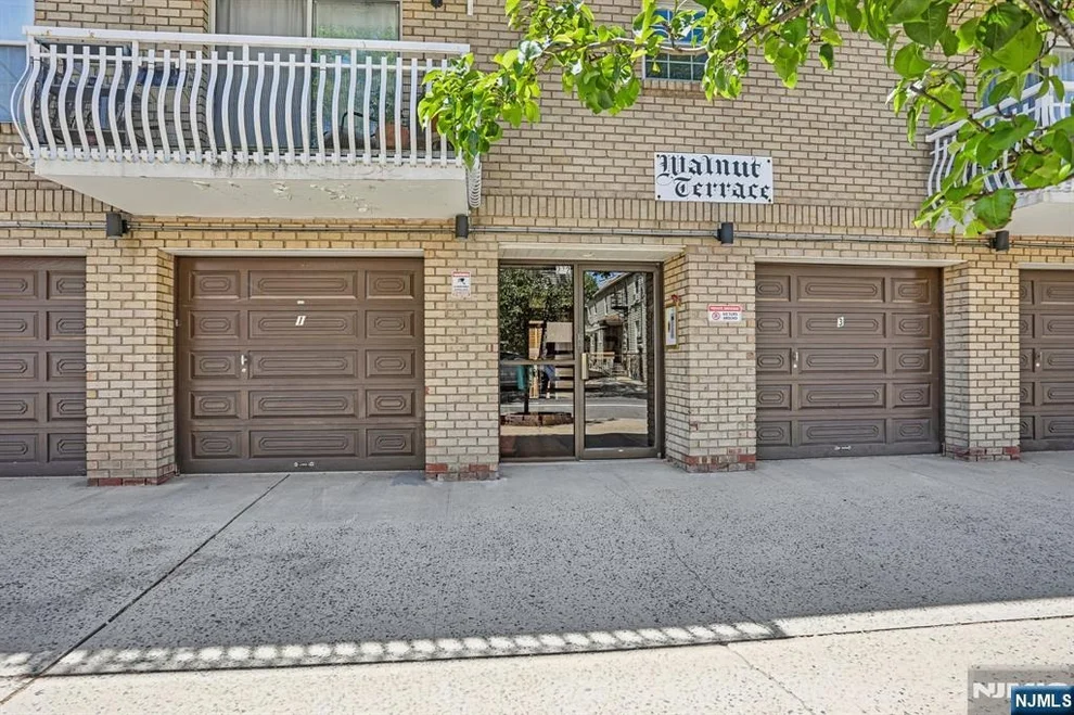 Unit for sale at 272-276 Walnut, Newark, NJ 07105