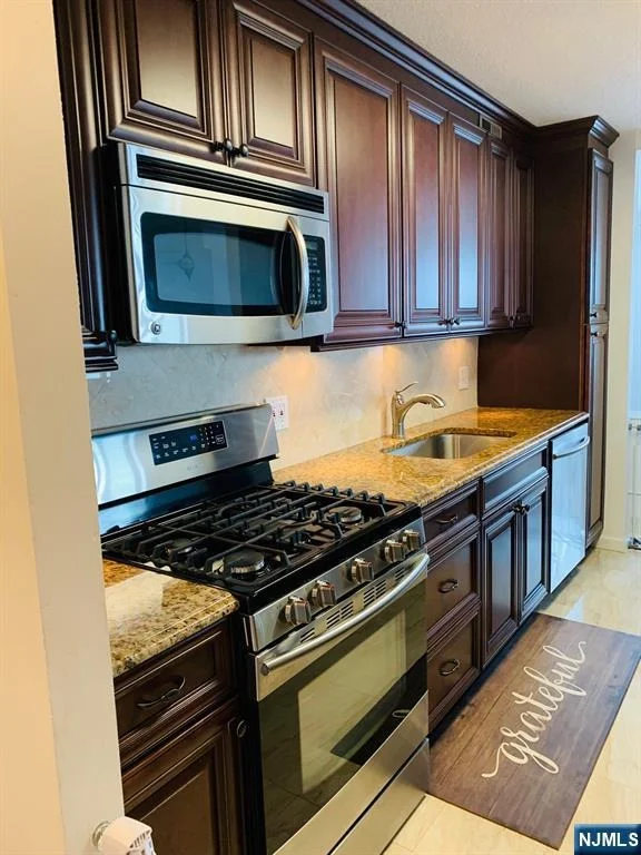 Unit for sale at 555 North, Fort Lee, NJ 07024