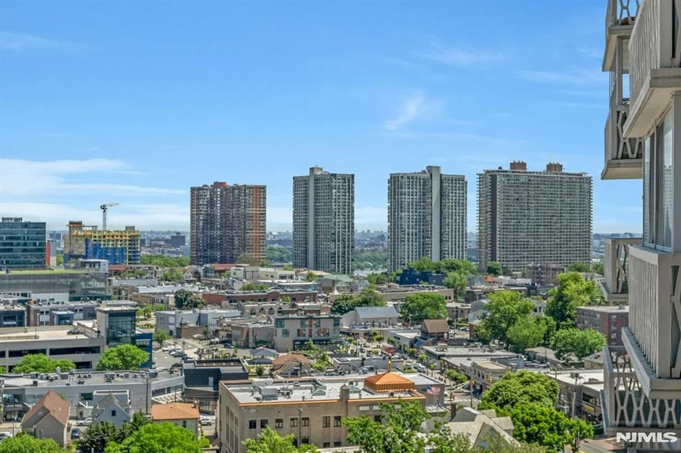 Unit for sale at 2000 Linwood, Fort Lee, NJ 07024