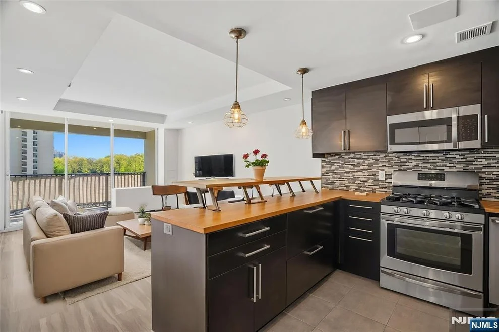 Unit for sale at 6 Horizon, Fort Lee, NJ 07024