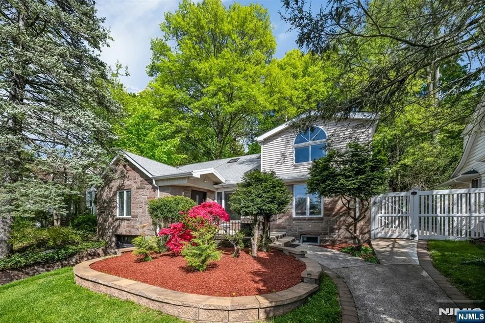 Unit for sale at 247 Glenwood, Leonia, NJ 07605