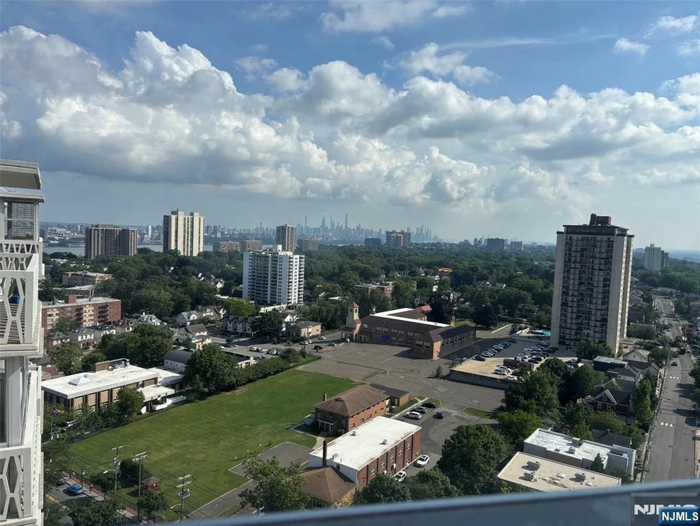 Unit for sale at 2000 Linwood, Fort Lee, NJ 07024
