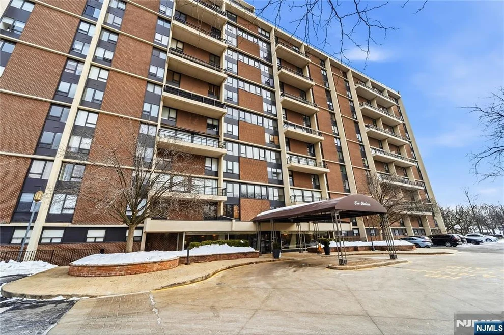 Unit for sale at 2 Horizon, Fort Lee, NJ 07024