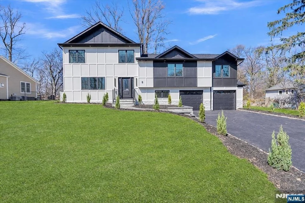 Unit for sale at 6 Clinton, Woodcliff Lake, NJ 07677