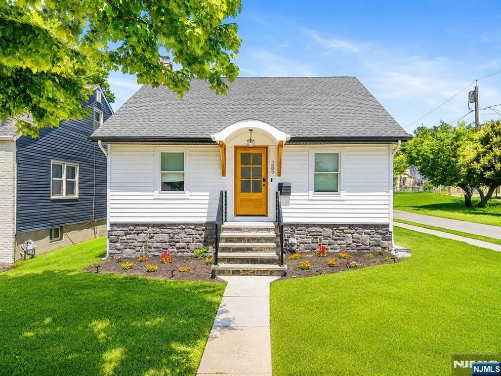 Unit for sale at 385 Copeland, Lyndhurst, NJ 07071