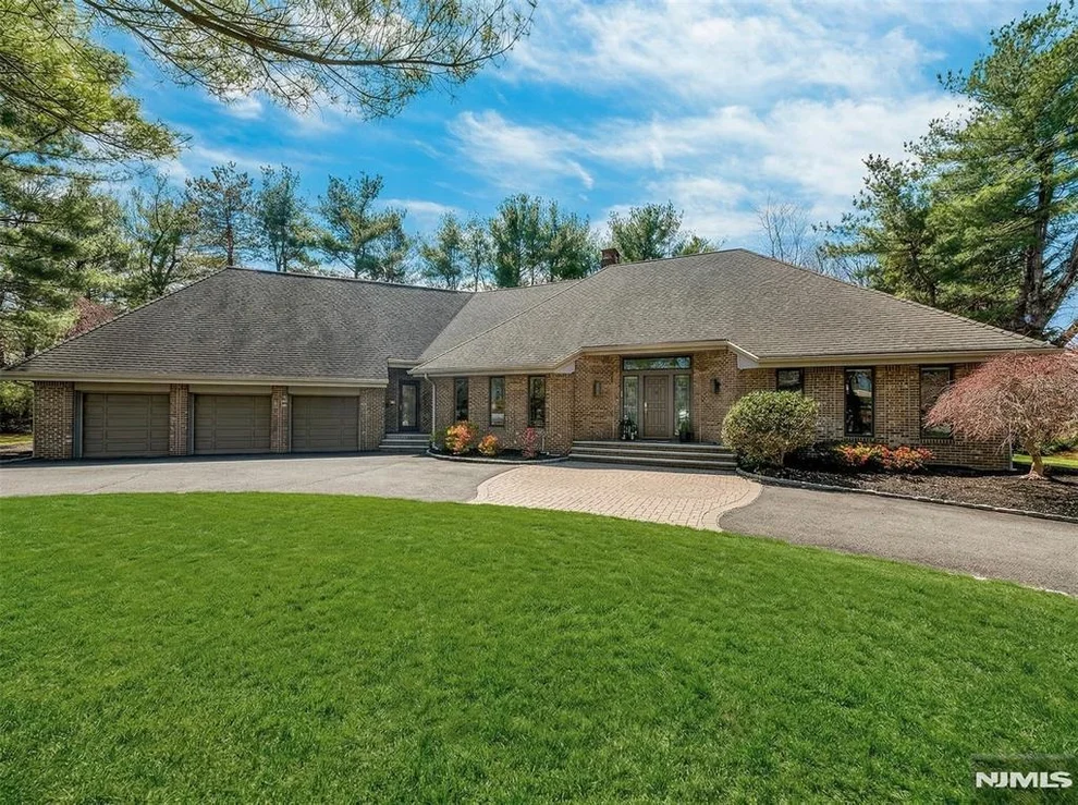 Unit for sale at 301 Hopper, Franklin Lakes, NJ 07417