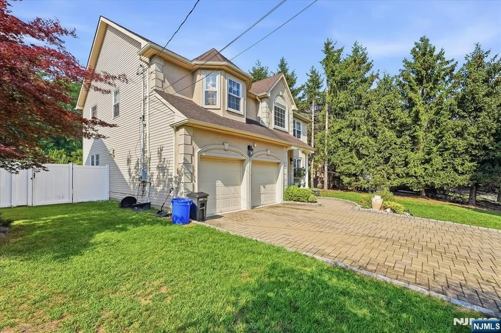 Unit for sale at 5 Old Bridge, Cedar Grove, NJ 07009