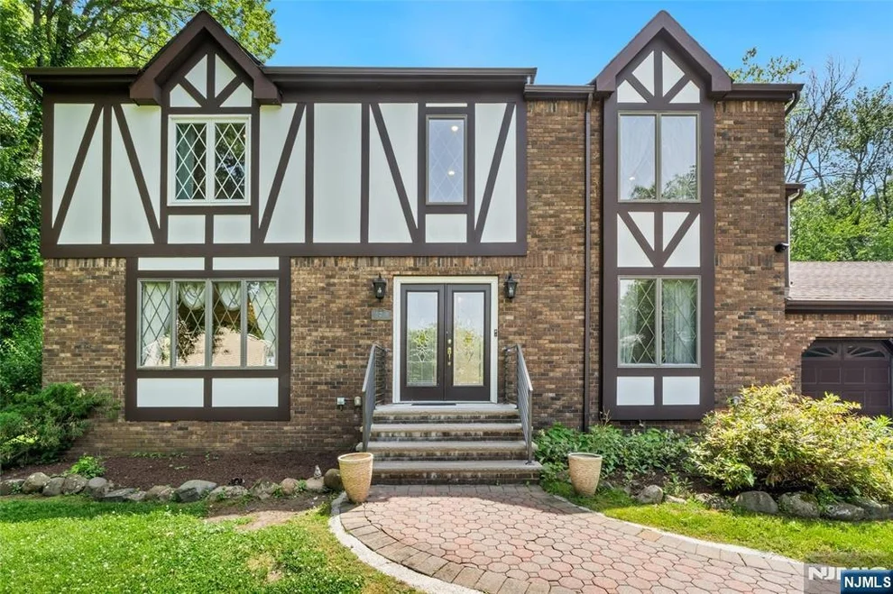 Unit for sale at 2 Woodside, West Caldwell, NJ 07006