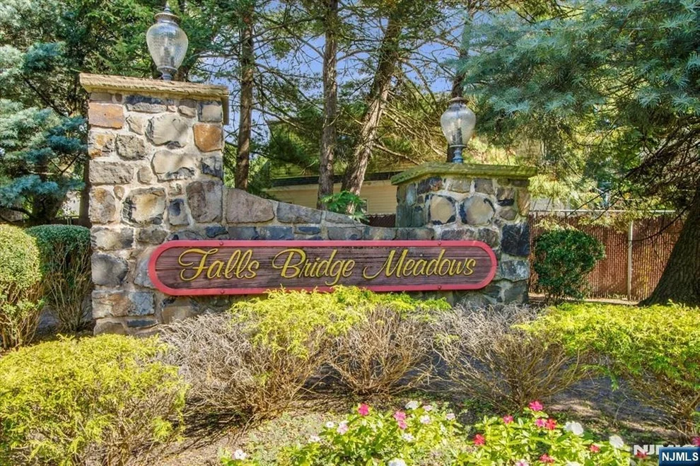 Unit for sale at 124 Falls Bridge, Totowa, NJ 07512