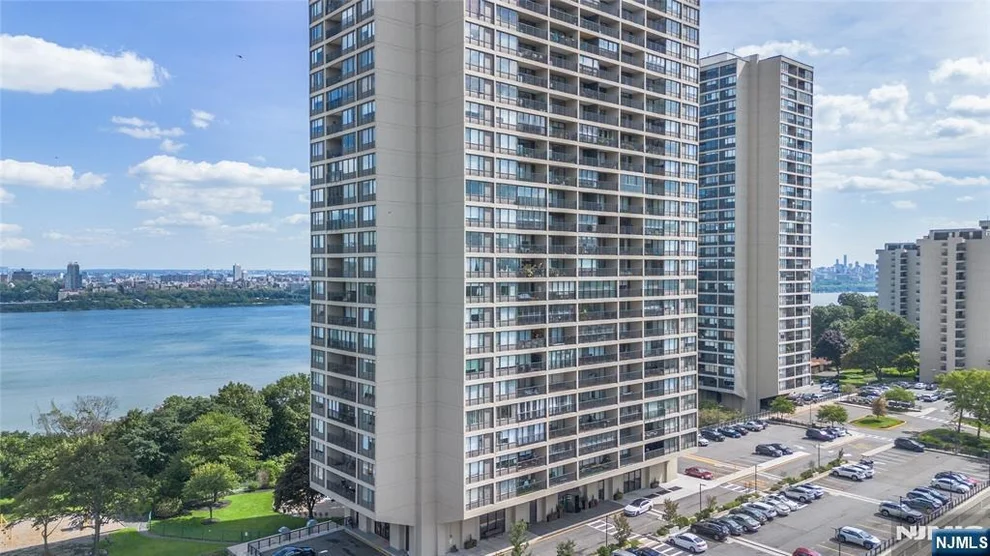 Unit for sale at 6 Horizon, Fort Lee, NJ 07024