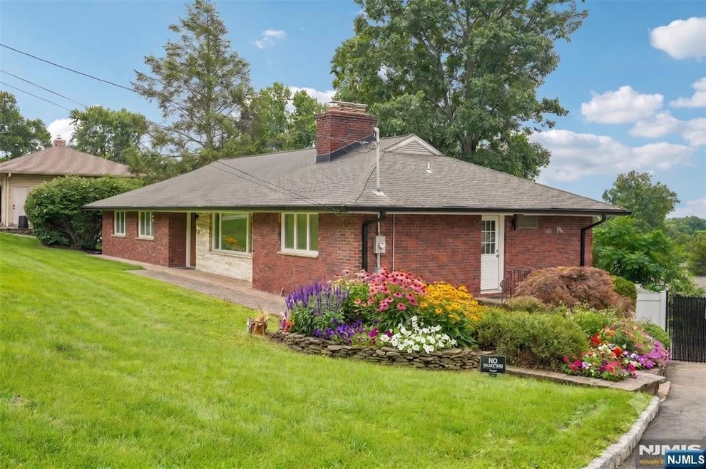 Unit for sale at 31 Surrey, Wayne, NJ 07470