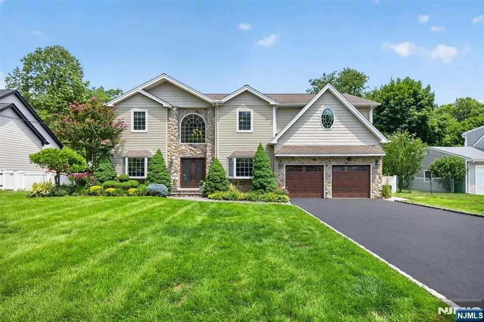 Unit for sale at 33 Crestwood, Glen Rock, NJ 07452