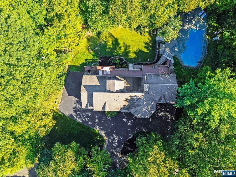 Unit for sale at 2 Round Hill, Kinnelon Borough, NJ 07405