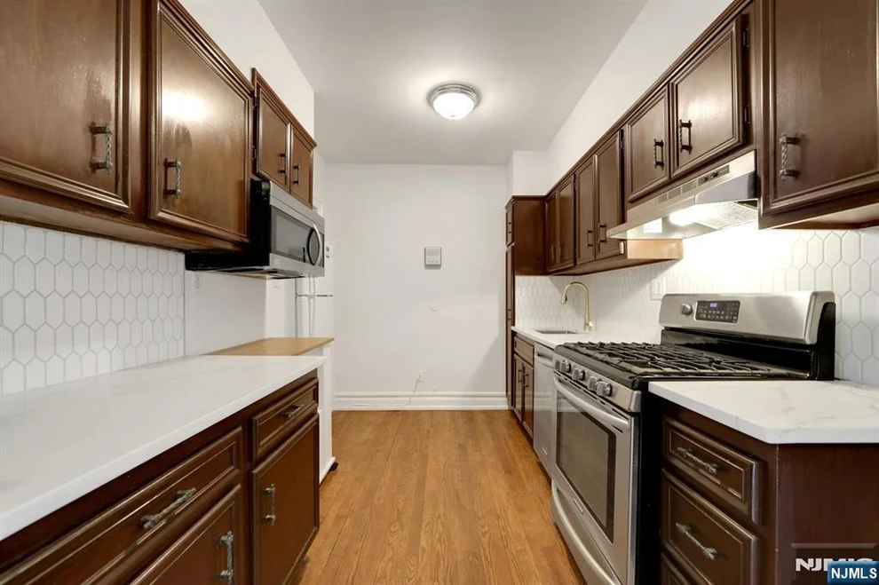 Unit for sale at 100 E Palisade, Englewood, NJ 07631