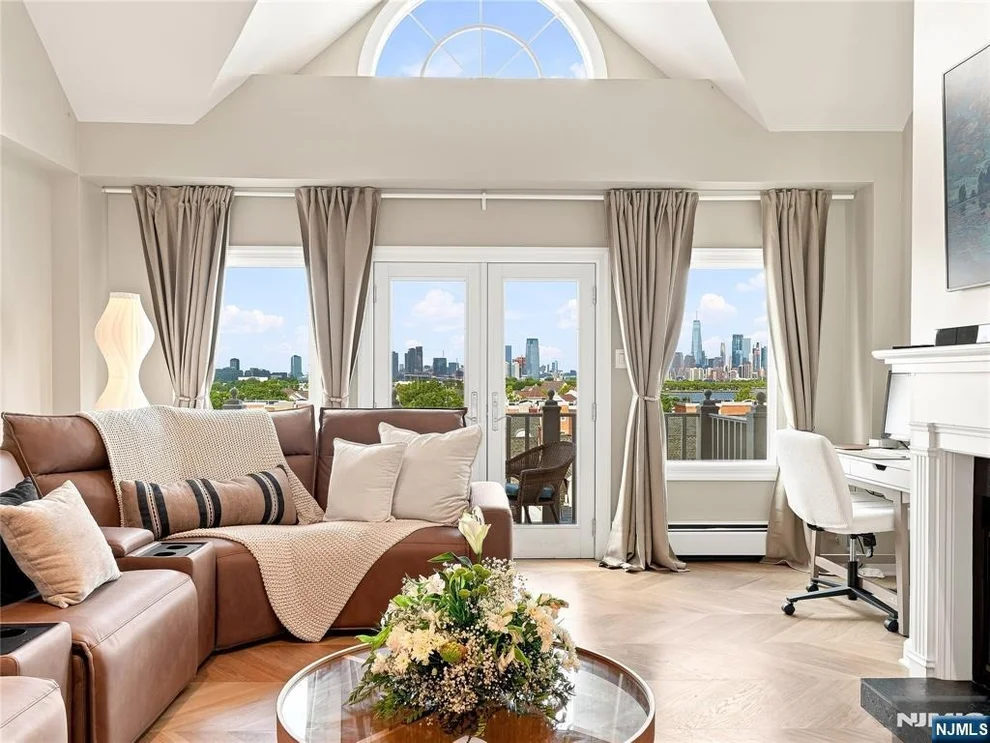Unit for sale at 202 W Shearwater, Jersey City, NJ 07305