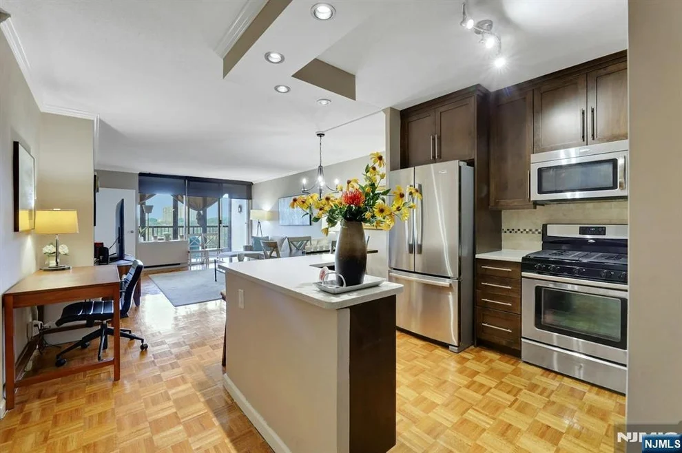 Unit for sale at 6 Horizon, Fort Lee, NJ 07024