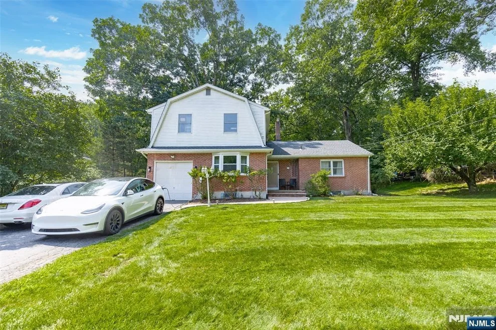 Unit for sale at 34 Andrew, Oakland, NJ 07436