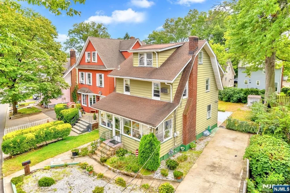 Unit for sale at 9 Halcyon, Bloomfield, NJ 07003